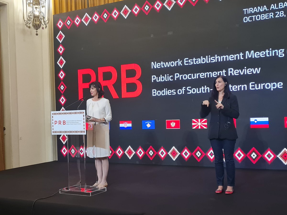 Članica Državne revizijske komisije dr. Mateja Škabar med nagovorom 