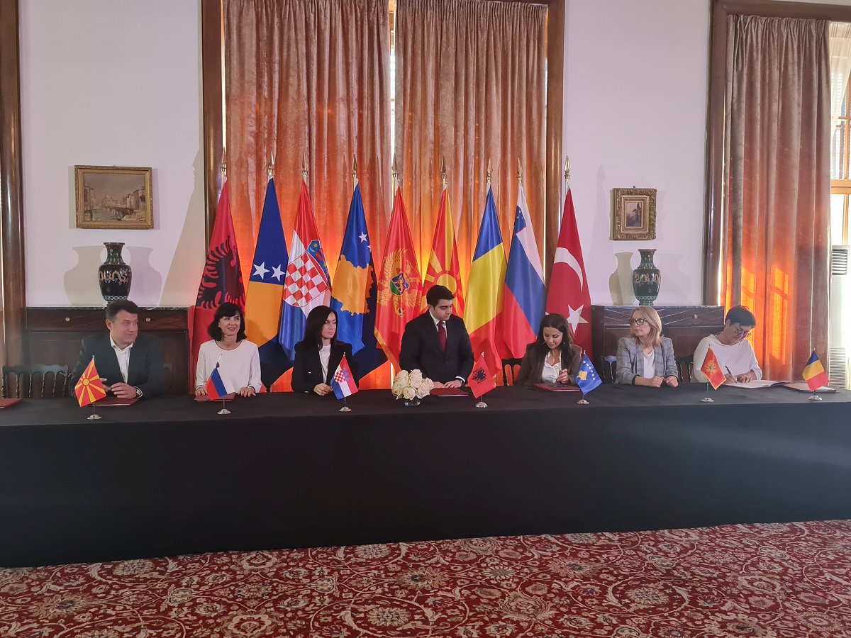 Slavnostni podpis akta o ustanovitvi Mreže organov za revizijo postopkov oddaje javnih naročil v jugovzhodni Evropi 